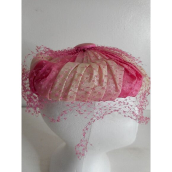 Vintage Womens Calot hat pink with  veil - Estate find - Picture 3 of 8